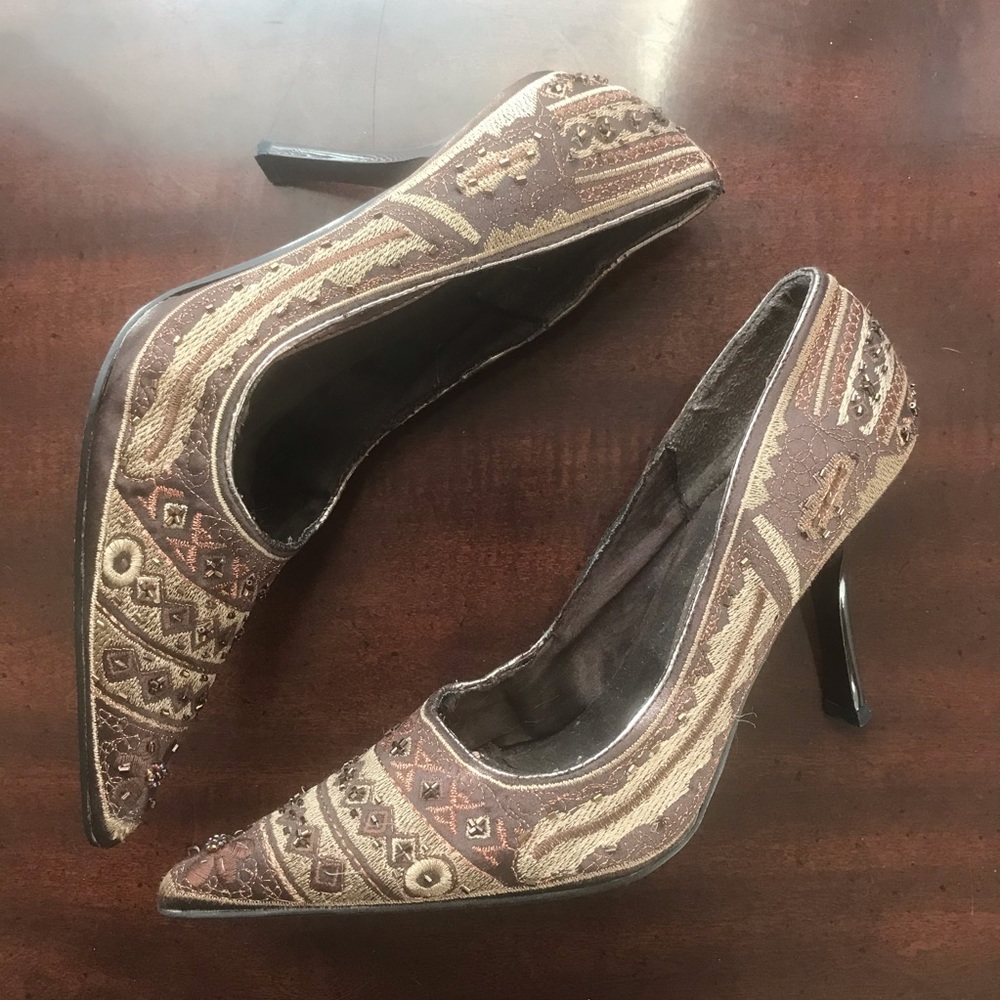 Splash gold and brown beaded pumps